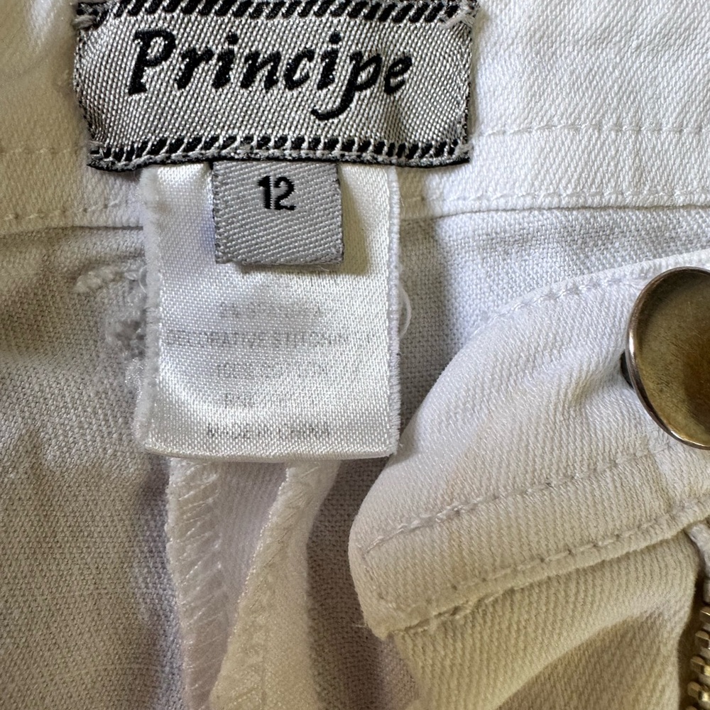Elegant White Embroidered Women Shorts
